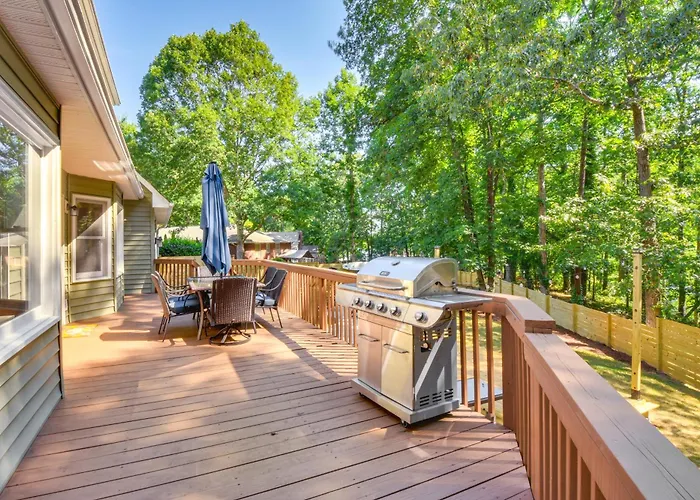 Anderson Retreat: Private Hot Tub & Kayaks!