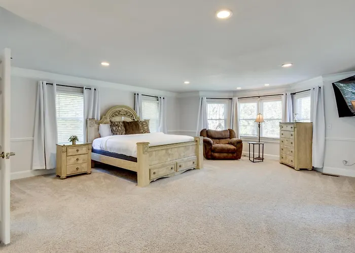 Spacious Anderson Home: Great For Group Retreats