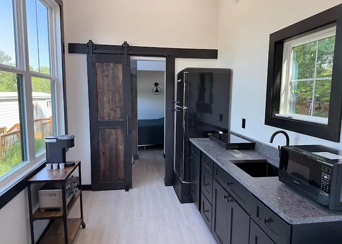 Busted Pallet - Delightful 2-Bed Tiny Home In Charming Anderson On Lake Hartwell